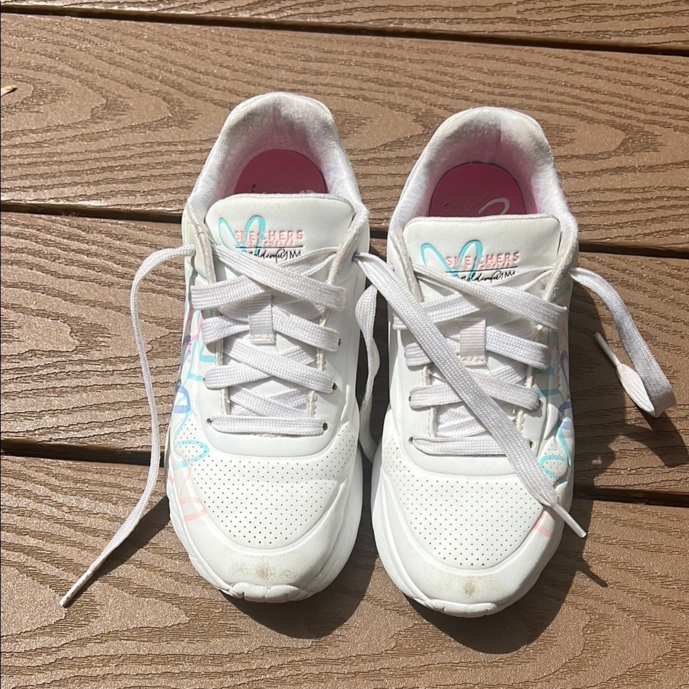 Skechers White Sneakers with Pastel Accents, kids sz 2, limited edition